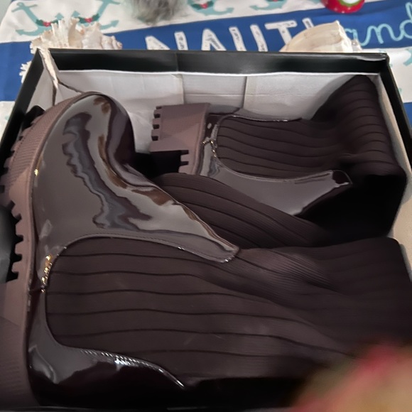 NIB Lug sole Over the knee knit brown boots size 5 - Picture 4 of 5